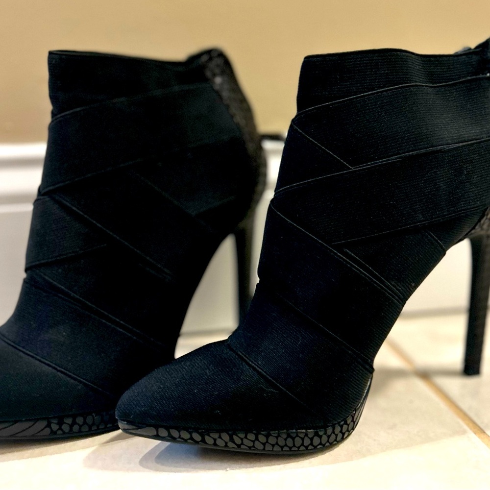 Jessica Simpson Size 7 healed Ankle Boot